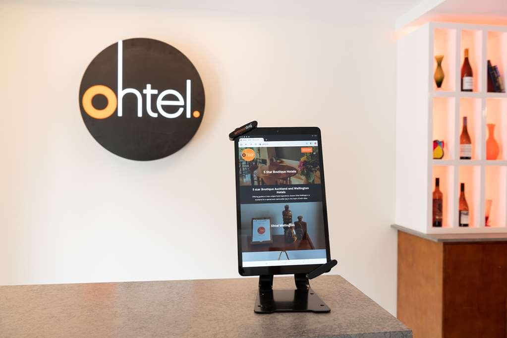Ohtel Auckland Hotell Interiør bilde Tablet at the reception desk of Ohtel